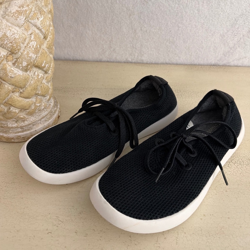 Allbirds Tree Skippers Womens 9 Black White Eucalyptus Tree Fiber Sneakers